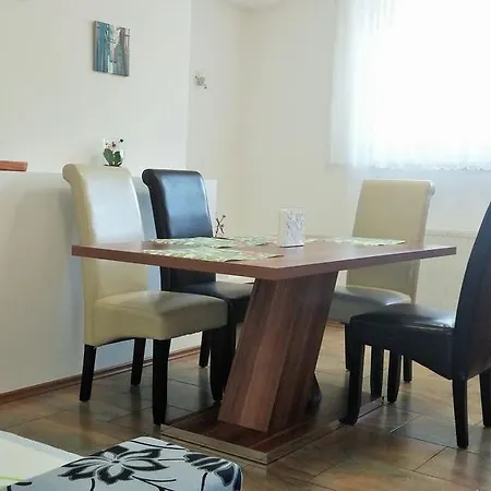 Nadezda Карловы Вары